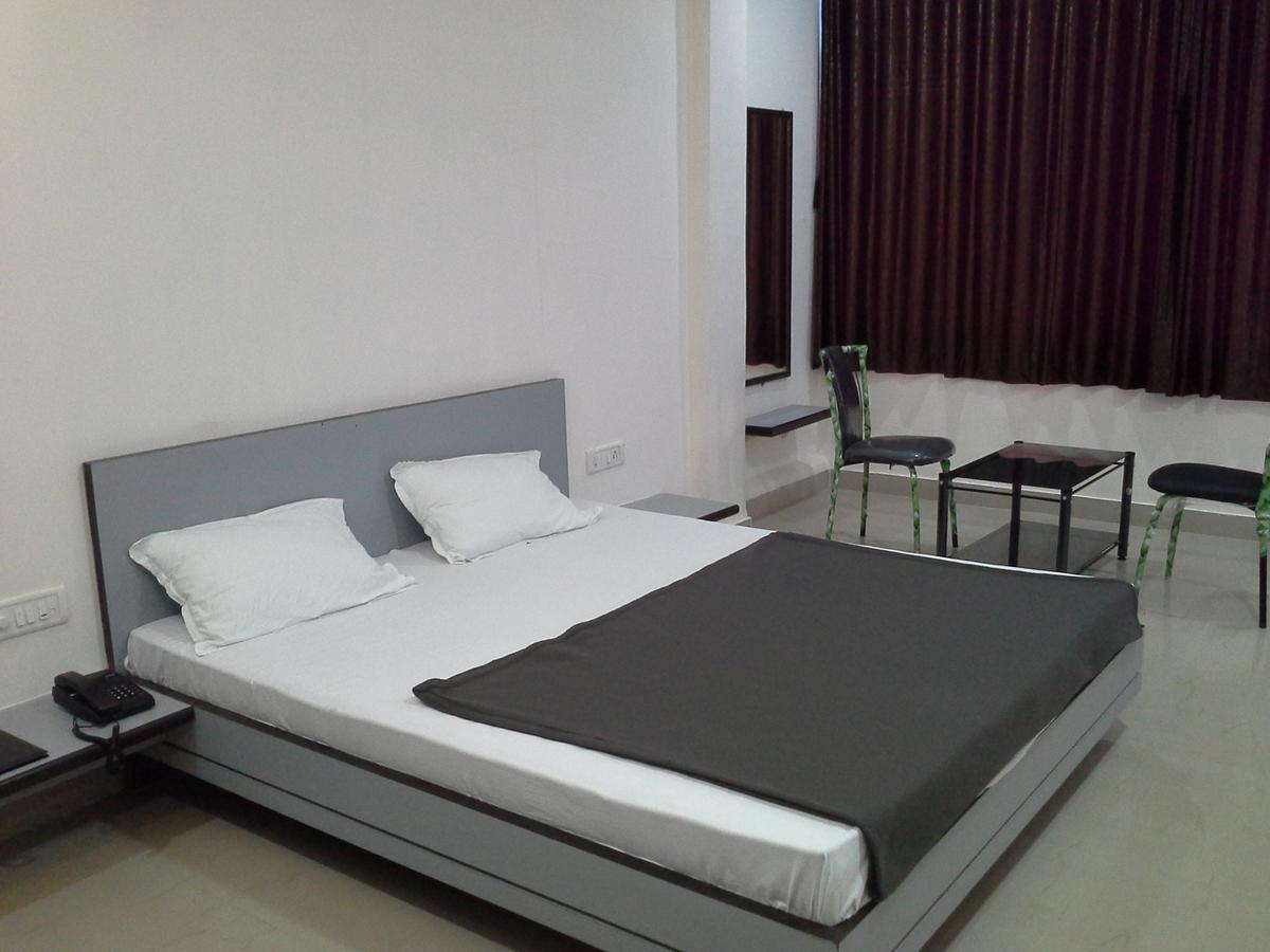 Hotel Galaxy Vaibhav Vasai Esterno foto