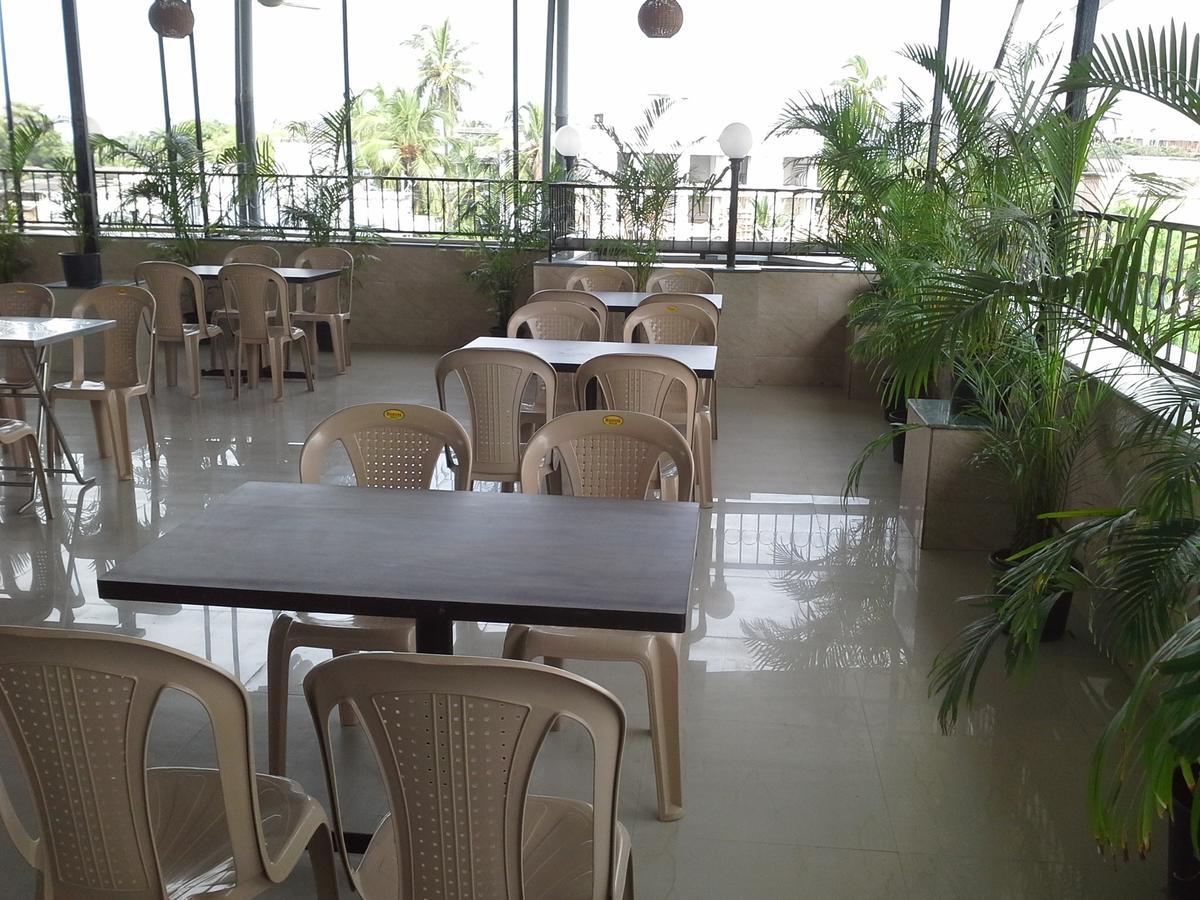 Hotel Galaxy Vaibhav Vasai Esterno foto