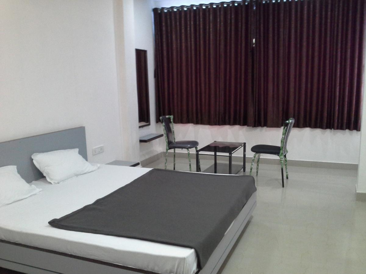 Hotel Galaxy Vaibhav Vasai Esterno foto