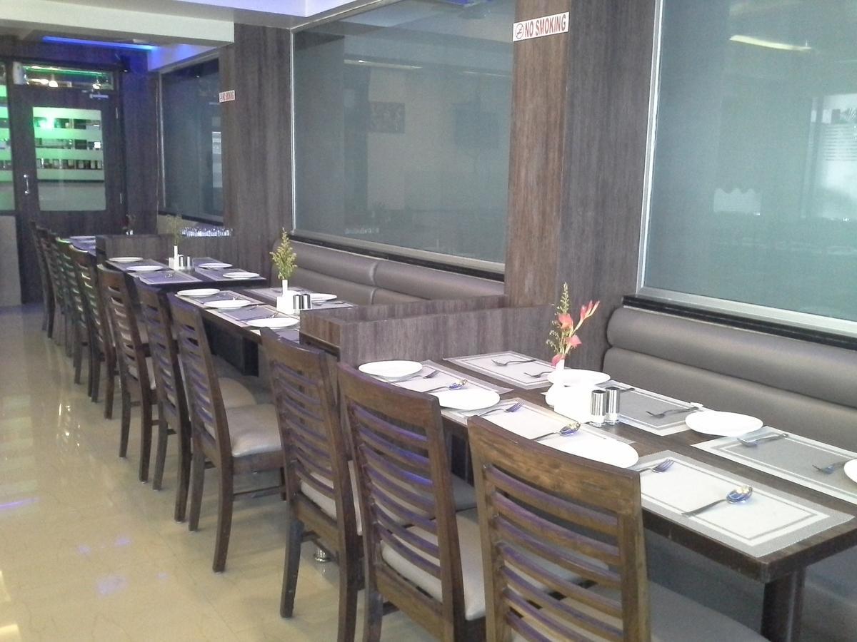 Hotel Galaxy Vaibhav Vasai Esterno foto