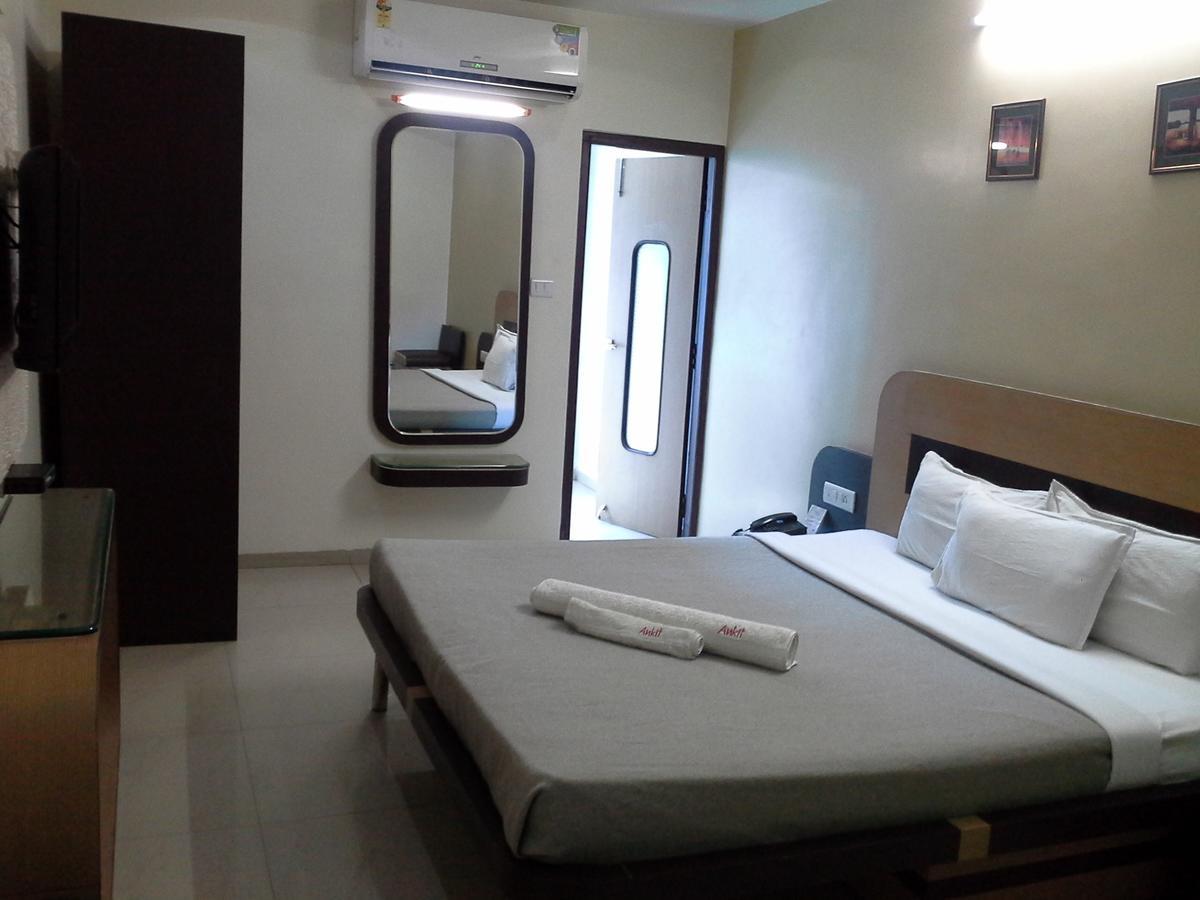 Hotel Galaxy Vaibhav Vasai Esterno foto